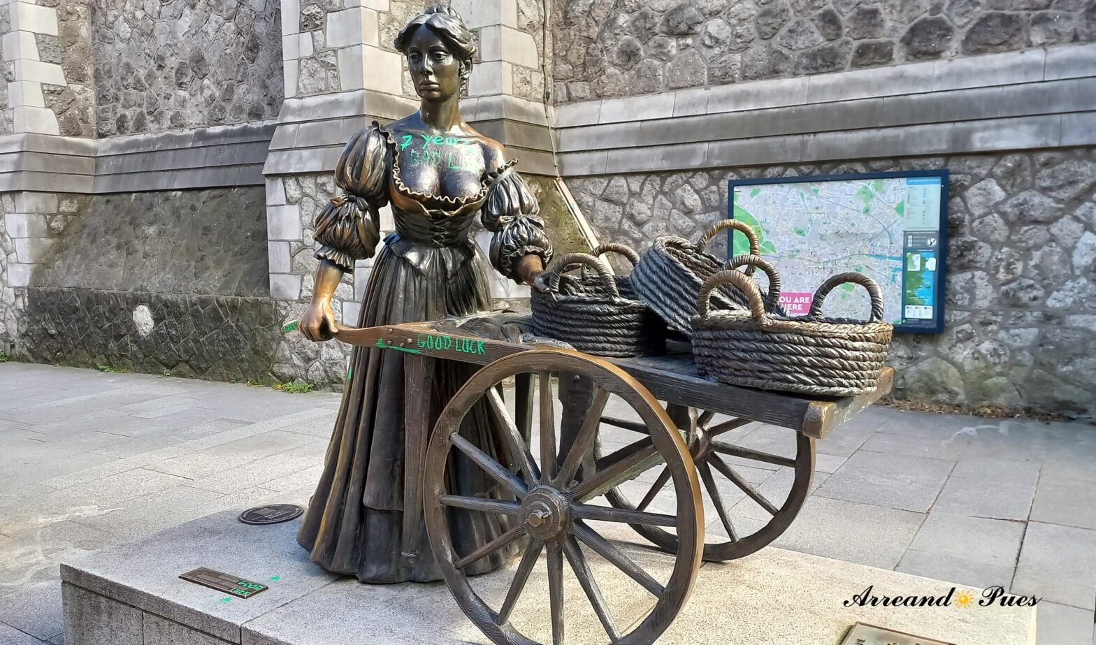En Qué Ver y Qué Hacer en Dublín: Lugares Imprescindibles vamos a visitar esta maravillosa ciudad, que combina tradición y vanguardia, es de las más animadas y con mejor ambiente de Europa.