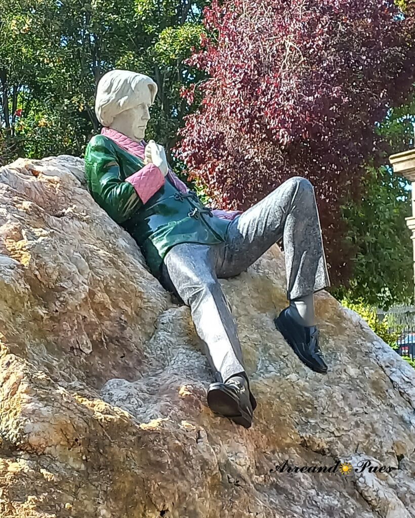 Merrion Square. Destaca porque tiene escultura de uno de los escritores más famosos de Irlanda Oscar Wilde.