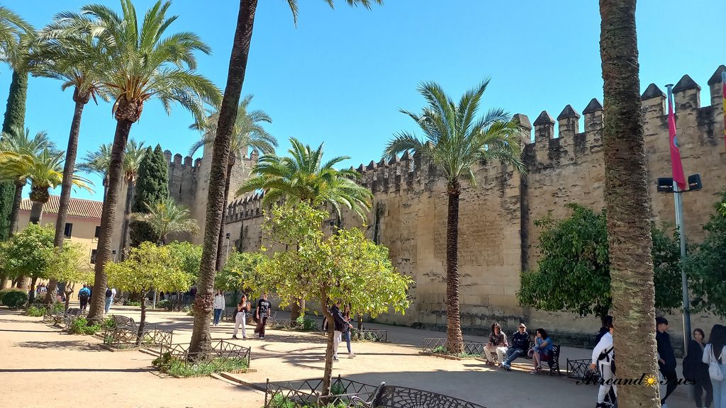 Alcázar de los Reyes Cristianos. Majestuoso palacio-fortaleza a orillas del río Guadalquivir.