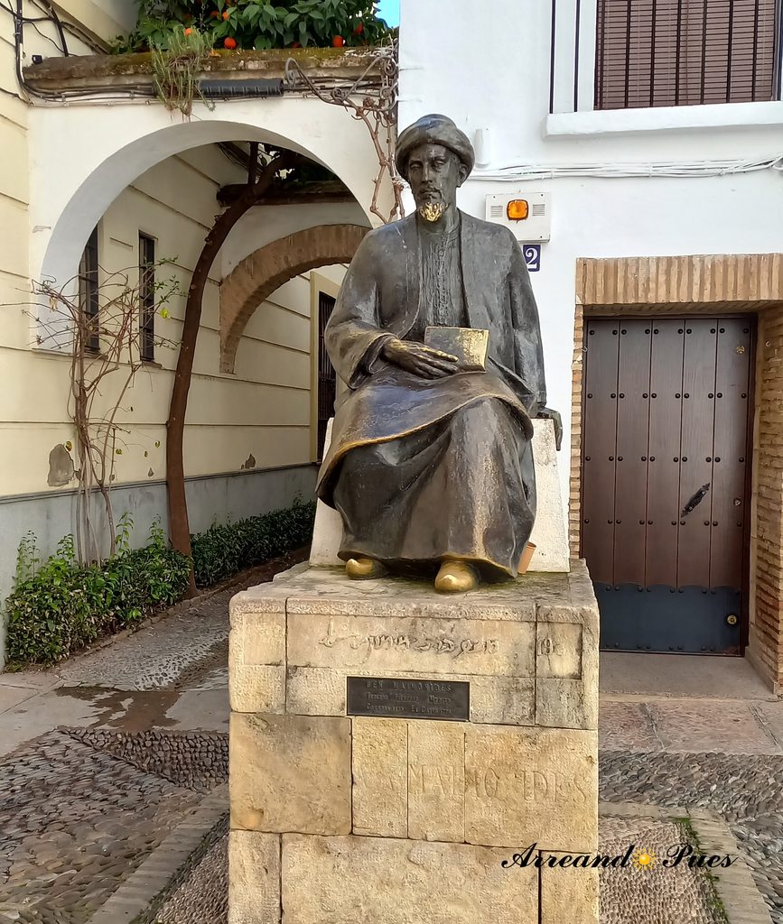 Judería. Es el histórico barrio judío, muy cerca de la mezquita.