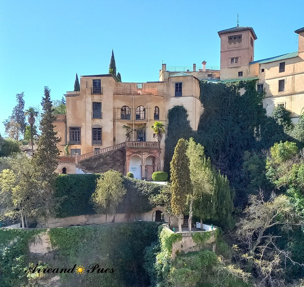 Casa del Rey Moro. Conjunto monumental formado por la Casa de estilo mudéjar, los Jardines y la Mina de Agua.