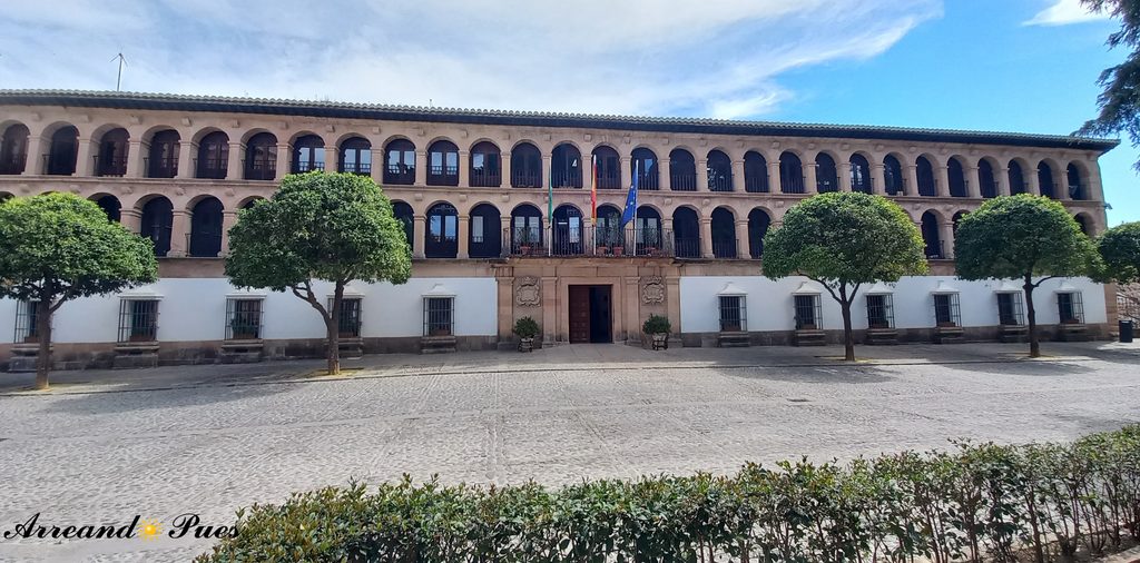 Ayuntamiento o Casa Consistorial
Se encuentra en la Plaza Duquesa de Parcent.