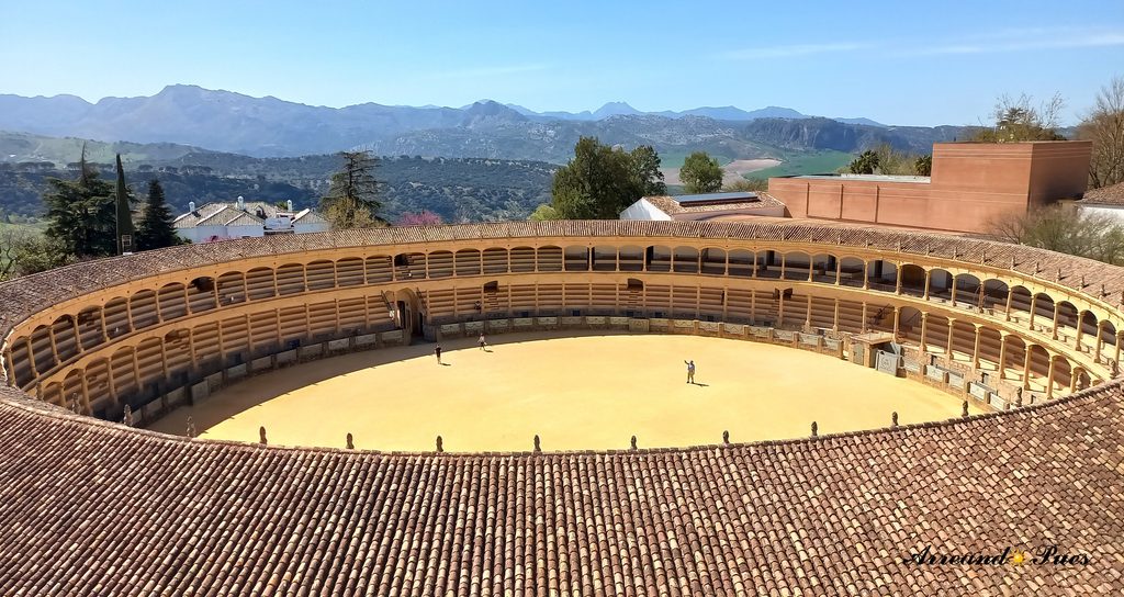 Ronda en un día: Imprescindibles y Mapa. La plaza de toros es una de las más antiguas, monumental y con más prestigio de España.
